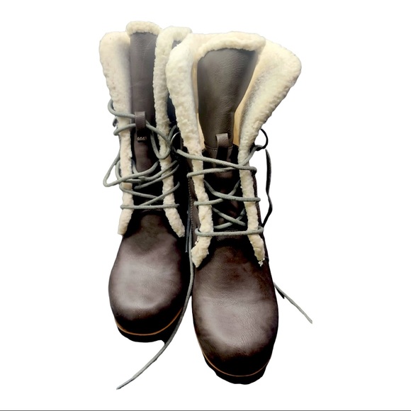 Never worn wedge boots - Picture 1 of 2